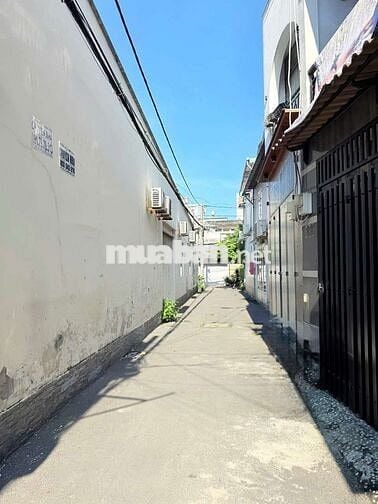 CHO THUÊ NHÀ HẺM XE HƠI KẾ EMART 2 ,3PN 4NVS Bếp Pk sân xe