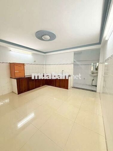 CHO THUÊ NHÀ HẺM XE HƠI KẾ EMART 2 ,3PN 4NVS Bếp Pk sân xe