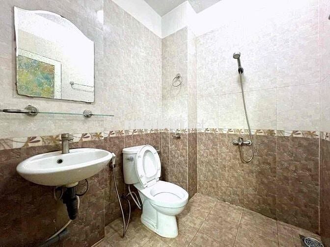 CĂN HỘ 2 PHÒNG NGỦ CÓ SÂN RIÊNG GẦN CÔNG VIÊN GIA ĐỊNH