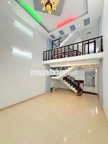 CHO THUÊ NHÀ HẺM XE HƠI KẾ EMART 2 ,3PN 4NVS Bếp Pk sân xe