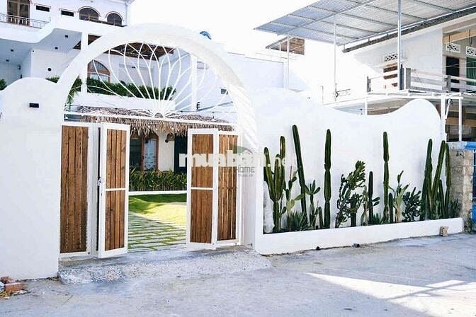 CHO THUÊ VILLA ĐẸP SÂN VƯỜN GẦN BIỂN 3 PHÒNG FULL NỘI THẤT GIÁ 40TRIỆU