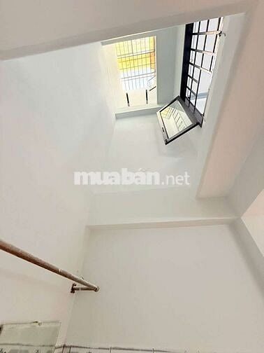 CHO THUÊ NHÀ HẺM XE HƠI KẾ EMART 2 ,3PN 4NVS Bếp Pk sân xe