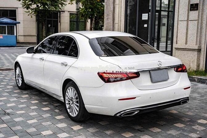 Mercedes E200 Exclusive 2022 V1 Trắng Nâu 30.000km