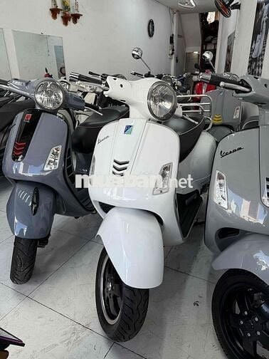 Vespa GTS 2019 trắng zin chính chủ công chứng liên