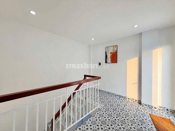 Cần tiền bán gấp nhà Nguyễn Thị Minh Khai. Phường 5.Quận 3. Giá 3 tỷ9 