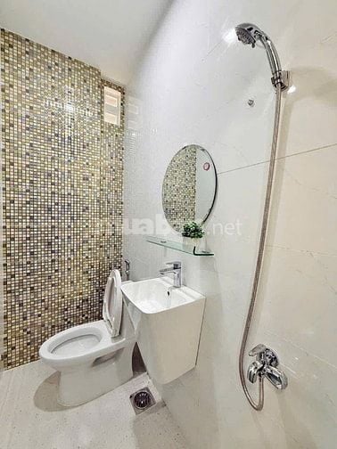 Cần tiền bán gấp nhà Nguyễn Thị Minh Khai. Phường 5.Quận 3. Giá 3 tỷ9 