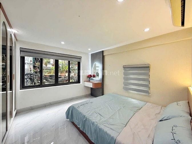 Cần tiền bán gấp nhà Nguyễn Thị Minh Khai. Phường 5.Quận 3. Giá 3 tỷ9 