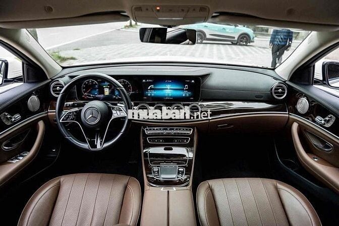Mercedes E200 Exclusive 2022 V1 Trắng Nâu 30.000km