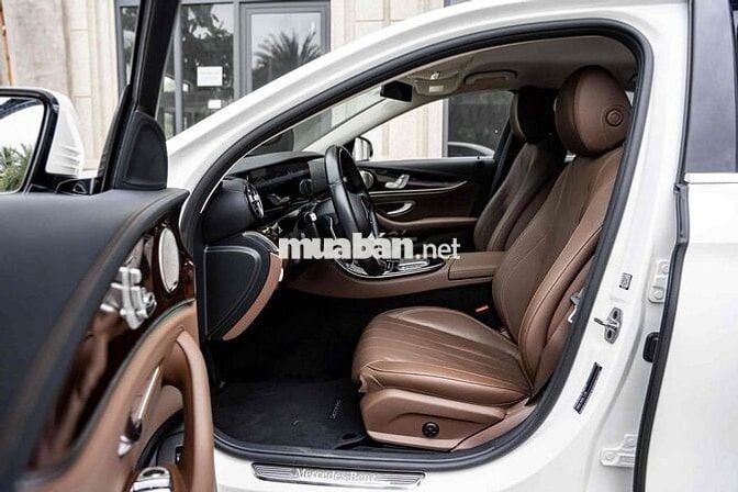 Mercedes E200 Exclusive 2022 V1 Trắng Nâu 30.000km