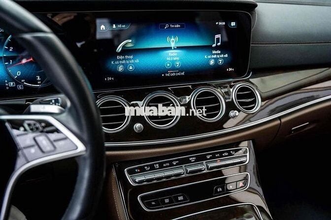 Mercedes E200 Exclusive 2022 V1 Trắng Nâu 30.000km