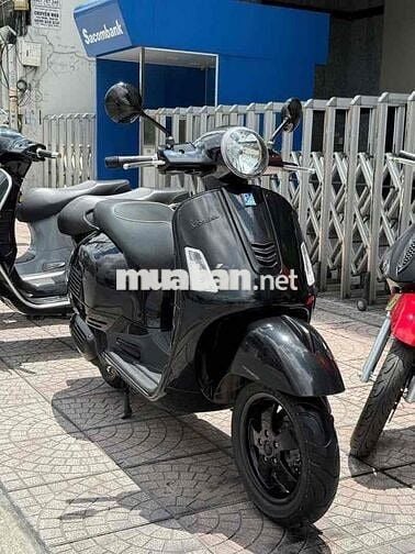 Vespa GTS 150cc  mua 3-2021 5k km chính chủ Tphcm