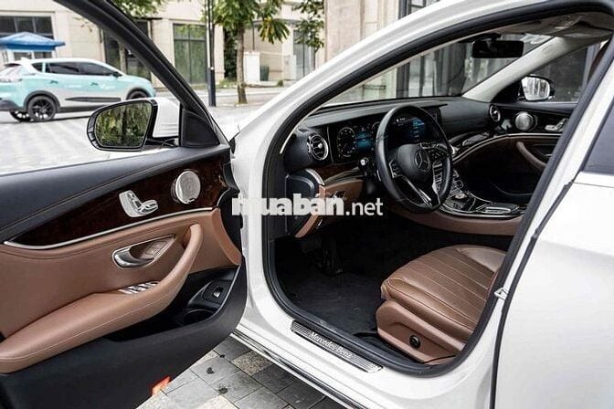 Mercedes E200 Exclusive 2022 V1 Trắng Nâu 30.000km