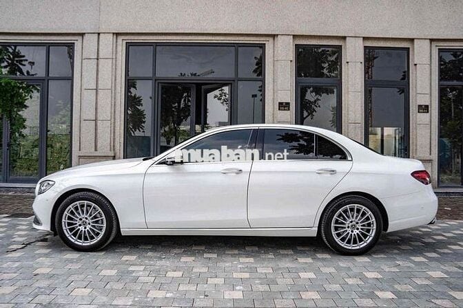 Mercedes E200 Exclusive 2022 V1 Trắng Nâu 30.000km
