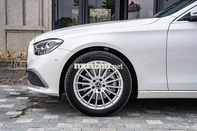 Mercedes E200 Exclusive 2022 V1 Trắng Nâu 30.000km
