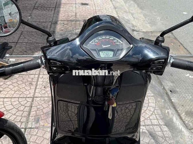 Vespa GTS 150cc  mua 3-2021 5k km chính chủ Tphcm