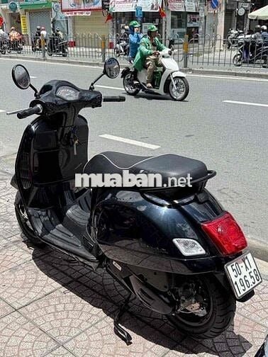 Vespa GTS 150cc  mua 3-2021 5k km chính chủ Tphcm