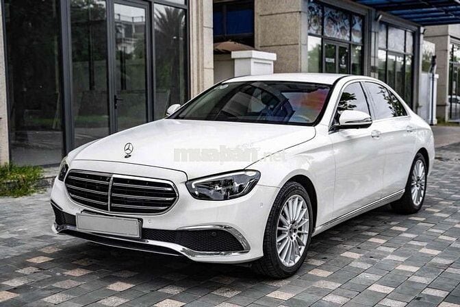 Mercedes E200 Exclusive 2022 V1 Trắng Nâu 30.000km