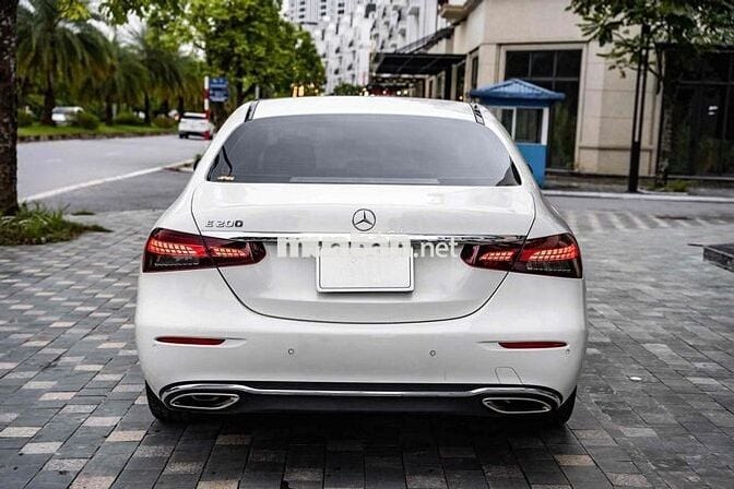 Mercedes E200 Exclusive 2022 V1 Trắng Nâu 30.000km