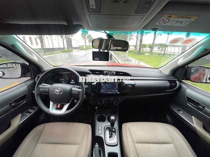 Hilux 2.4E số tự động 1 cầu 2018