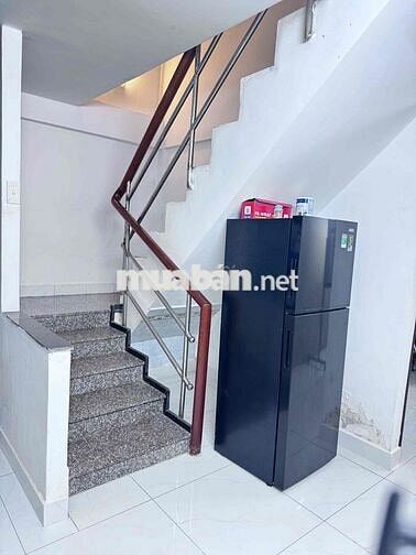 Nhà 2 tầng, hẻm xe hơi, tặng gull nội thất, sát Phạm Văn Đồng.