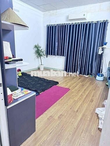 Nhà 2 tầng, hẻm xe hơi, tặng gull nội thất, sát Phạm Văn Đồng.