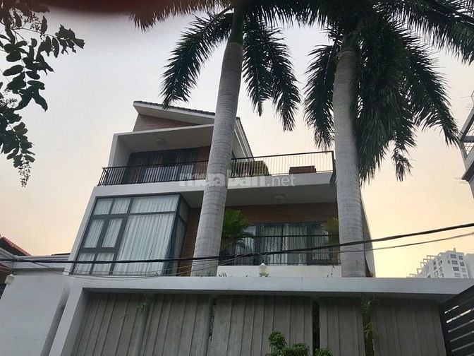 Đi nước ngoài cho thuê rẻ Biet Thự MT Hoa Đào 8x18m, 5 tầng