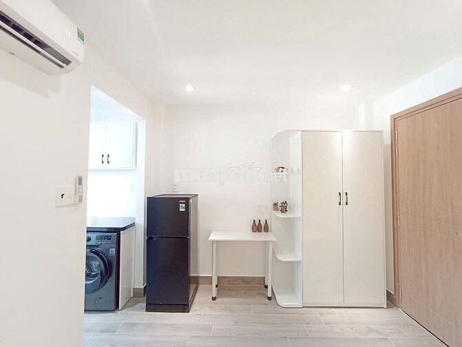 Căn Hộ ban công Full nội thất ngay Cống Quỳnh Bùi Viện  mới Q1