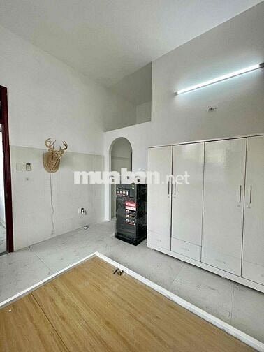 STUDIO • CỬA SỔ • NGAY THÀNH THÁI. QUẬN 10