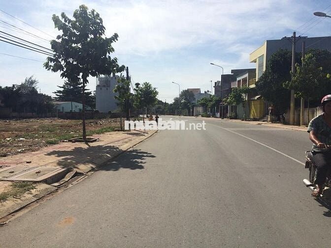 Bán đất mặt tiền khu vực Dĩ An-Bình Dương 100m2 với giá chỉ 1,1 tỷ
