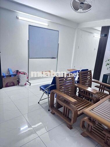 Nhà 2 tầng, hẻm xe hơi, tặng gull nội thất, sát Phạm Văn Đồng.