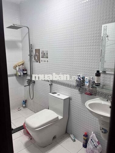 Cho nữ thuê phòng trong nhà nc bao điện nước gần KTX khu B, UEL,...