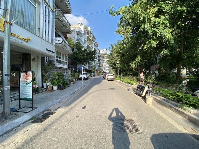 Bán nhà Lạc Long Quân, 10 tầng, có hầm, thang máy, view Hồ Tây