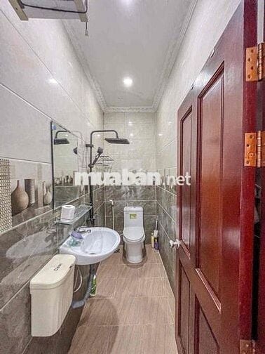 CHO THUÊ NHÀ TRỆT LẦU HẺM 876 trần nam phú