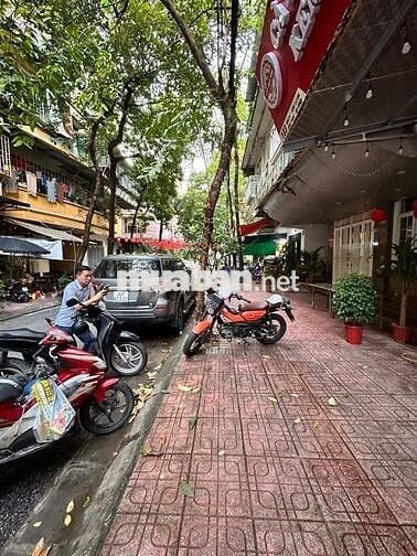 Tập thể tầng 1 72 HA Vĩnh phúc . 70m2. Vỉa hè kinh doanh ô tô tránh