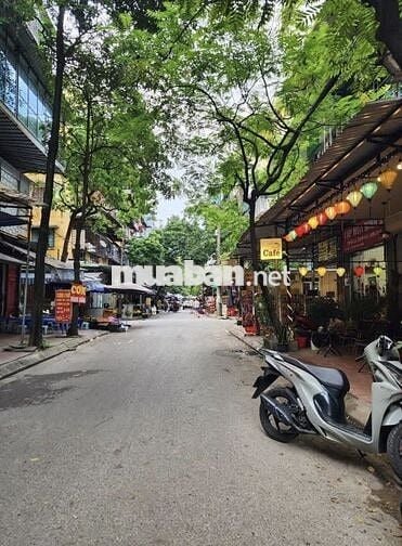 Tập thể tầng 1 72 HA Vĩnh phúc . 70m2. Vỉa hè kinh doanh ô tô tránh