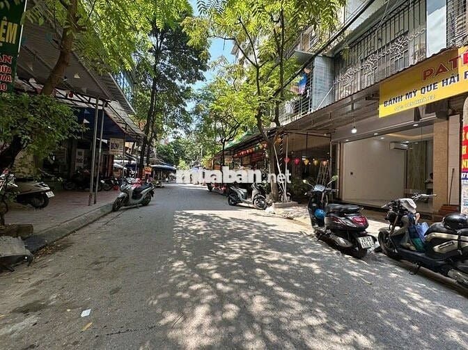 Tập thể tầng 1 72 HA Vĩnh phúc . 70m2. Vỉa hè kinh doanh ô tô tránh