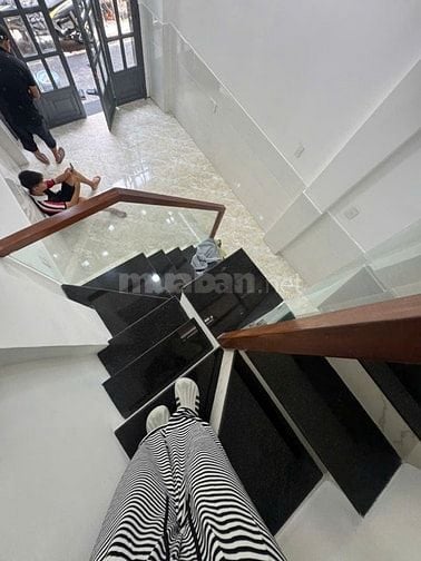 4,18 tỷ  Nhà 2 lầu sân thượng trước hưng phú p9q8 3pn nhà đẹp hẻm 3m