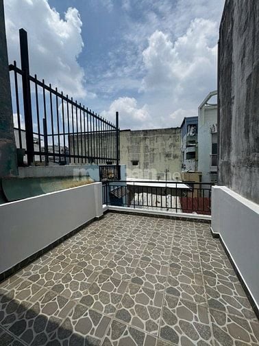 4,18 tỷ  Nhà 2 lầu sân thượng trước hưng phú p9q8 3pn nhà đẹp hẻm 3m