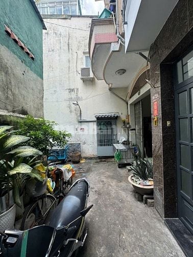 4,18 tỷ  Nhà 2 lầu sân thượng trước hưng phú p9q8 3pn nhà đẹp hẻm 3m