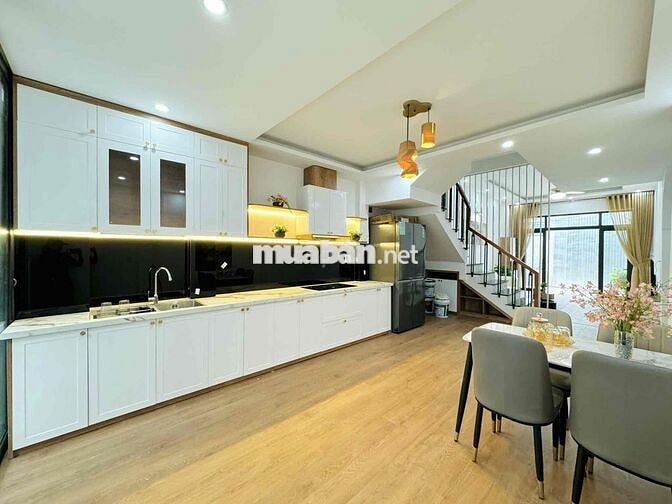 Cho thuê căn hộ full nội thất ngay trung tâm thành phố