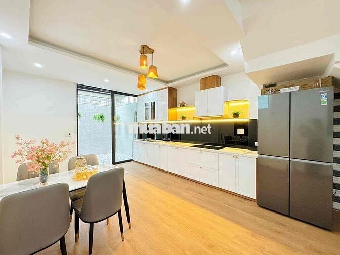 Cho thuê căn hộ full nội thất ngay trung tâm thành phố