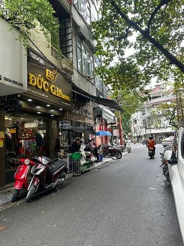 BÁN NHÀ NHỎ  . NGÕ TO . NGÃ TƯ TÔ HIẾN THÀNH 