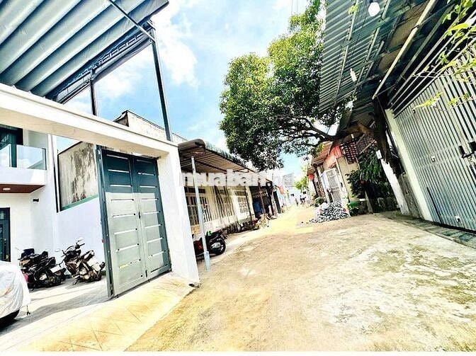 🏡 BÁN NHÀ 1 TRỆT 1 LẦU + SÂN THƯỢNG CẠNH GO DĨ AN
💰 Giá chỉ: 2,9 TỶ