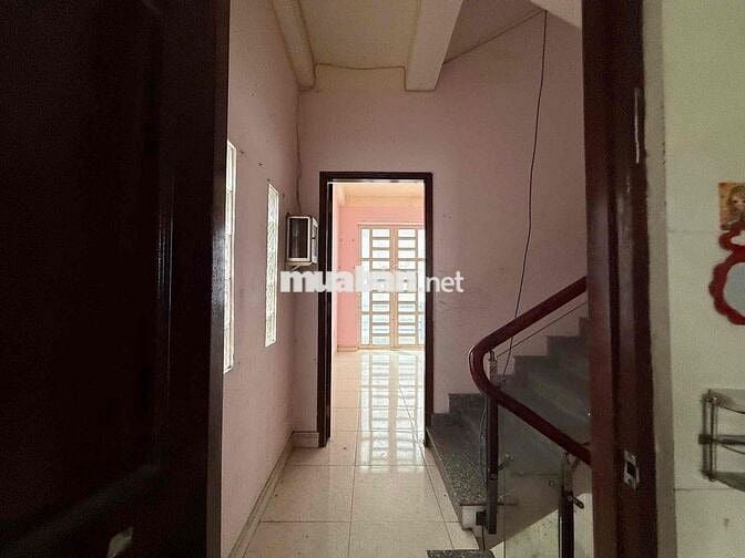 Cho thuê NHÀ Sát mặt tiền Phạm Văn Đồng, không cho làm CHDV.