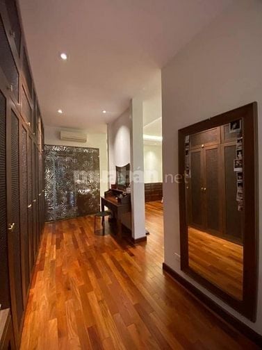 Bán nhà phố Nguyễn Quốc Trị  - Vỉa Hè 3 Ô Tô Tránh - 140m2 - 54 Tỷ.