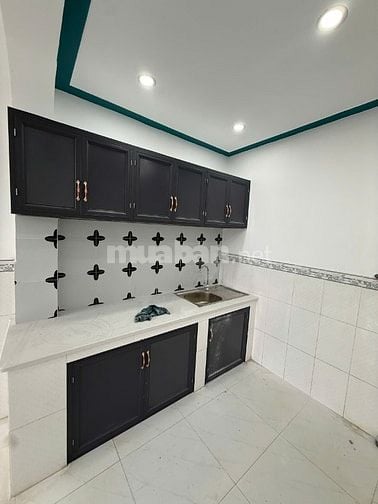 Nhà gần chợ Mỹ Hạnh, nhà mới xây giá 495 triệu