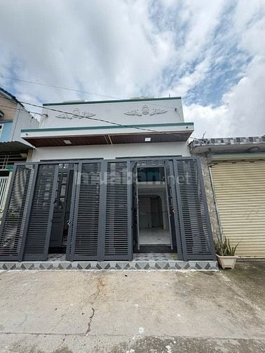 Nhà gần chợ Mỹ Hạnh, nhà mới xây giá 495 triệu