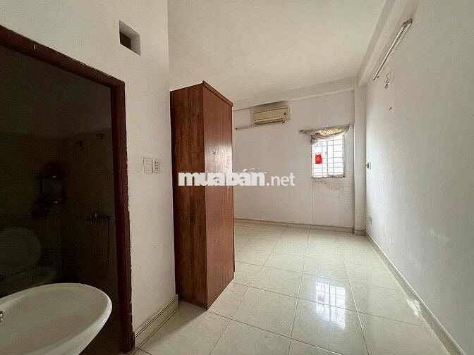 Cho thuê NHÀ Sát mặt tiền Phạm Văn Đồng, không cho làm CHDV.