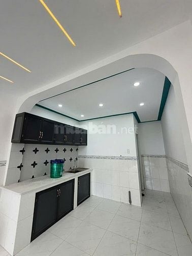 Nhà gần chợ Mỹ Hạnh, nhà mới xây giá 495 triệu