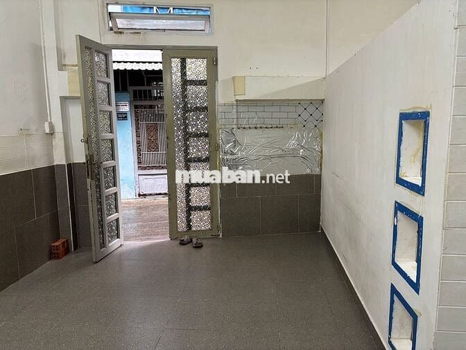 Cho thuê phòng trọ sát trường học, chợ, P 4, Quận 4. Diện tích 22m2.